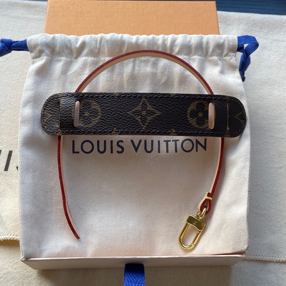 🌸New🌸 Authentic Louis Vuitton Vachetta Strap with monogram pad